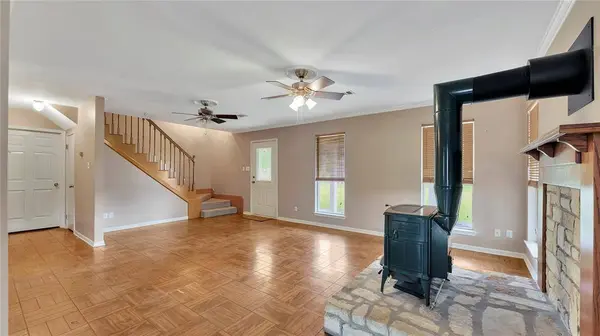 3030 Triangle Z LN, Brenham, TX 77833