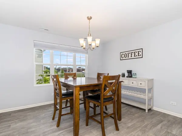 592 Spring Leaf DR, Joliet, IL 60431