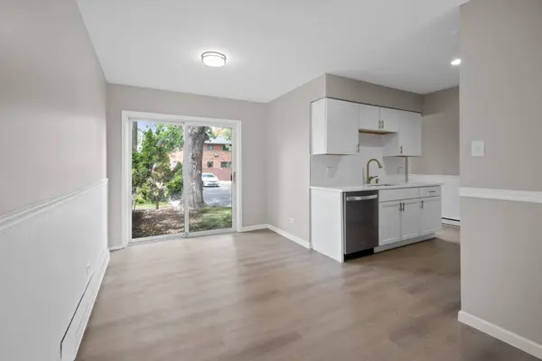 1S128 S Eliot Lane, Villa Park, IL 60181