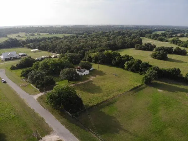 3030 Triangle Z LN, Brenham, TX 77833