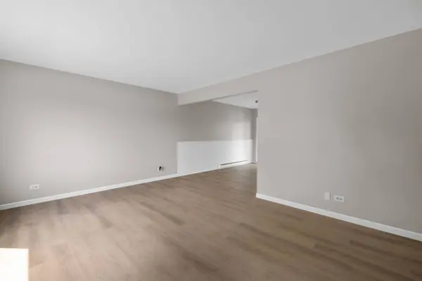 1S128 S Eliot Lane, Villa Park, IL 60181