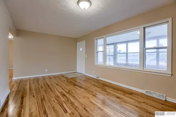 4671 Drexel Street, Omaha, NE 68117