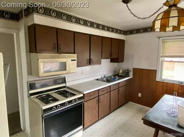 3337 Croissant Street, Dearborn, MI 48124