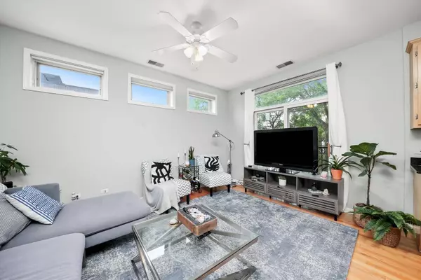 1535 W Ohio ST #2, Chicago, IL 60642