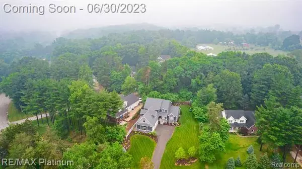 5836 CIDER MILL Drive, Fenton, MI 48430