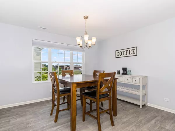 592 Spring Leaf DR, Joliet, IL 60431