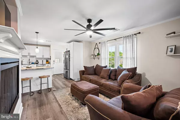 5 MILLER DR, Sewell, NJ 08080