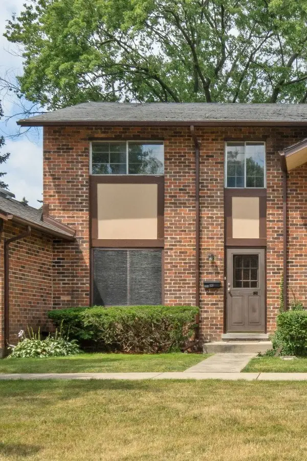 1S128 S Eliot Lane, Villa Park, IL 60181