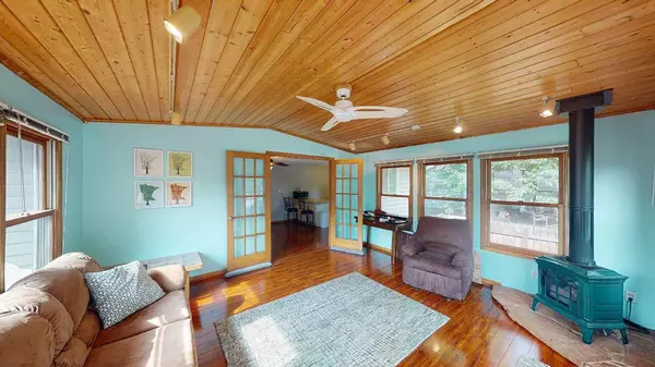 177 Highwood DR, Chaska, MN 55318