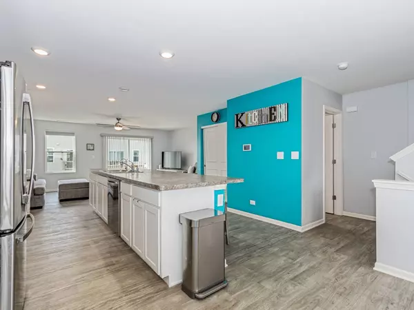 592 Spring Leaf DR, Joliet, IL 60431