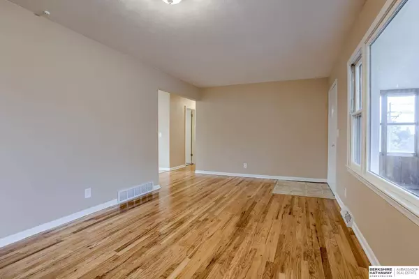 4671 Drexel Street, Omaha, NE 68117