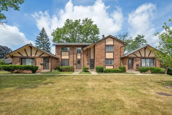 1S128 S Eliot Lane, Villa Park, IL 60181