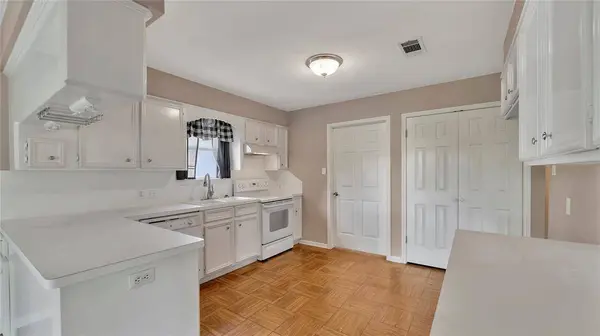 3030 Triangle Z LN, Brenham, TX 77833