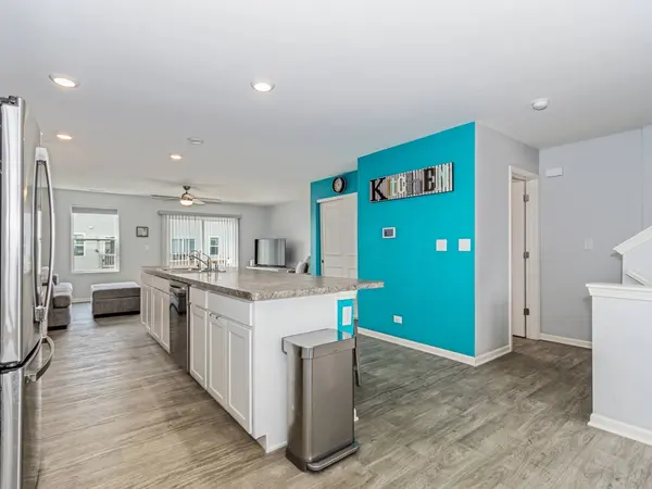 592 Spring Leaf DR, Joliet, IL 60431