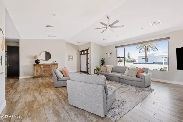 3201 E GEORGIA Avenue, Phoenix, AZ 85018