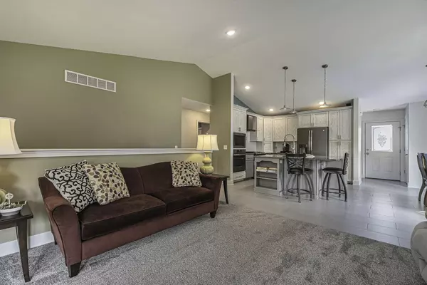 162 Brewer Park SE Circle, Grand Rapids, MI 49548