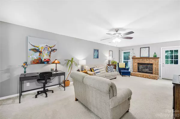 104 Aurora LN, Huntersville, NC 28078