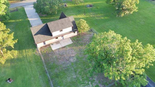 105 Oak Colony DR, Angleton, TX 77515