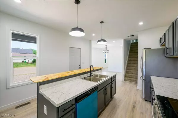 805 11th ST SE, Massillon, OH 44646