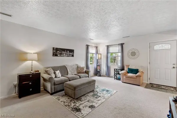 2480 Raber RD #B, Uniontown, OH 44685