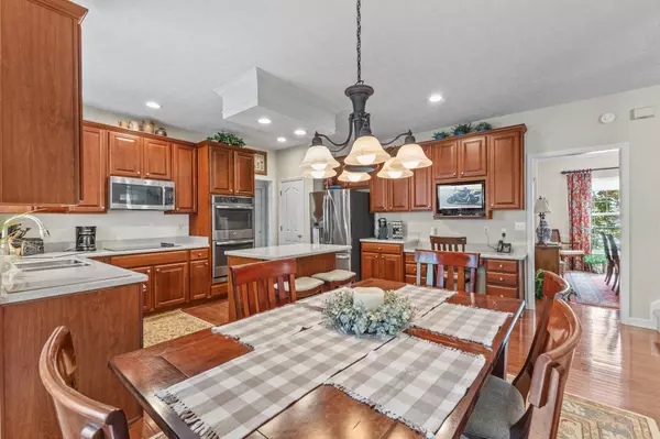 12144 Donnington LN, Fishers, IN 46037