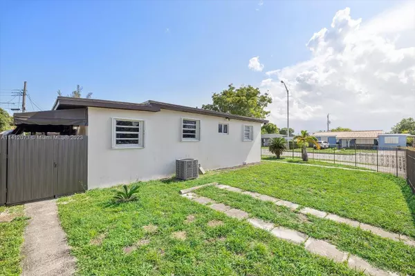 954 SE 1st St, Hialeah, FL 33010