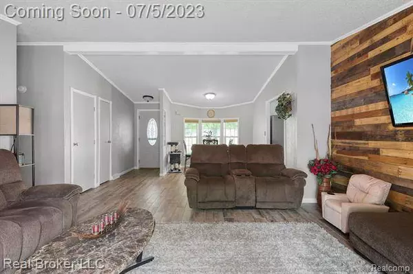 9349 MAPLE Street, New Lothrop, MI 48460