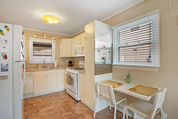 24 N Holly AVE, Fox Lake, IL 60020