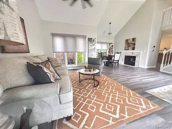 450 CLAIRPOINTE WOODS Drive, Detroit, MI 48215