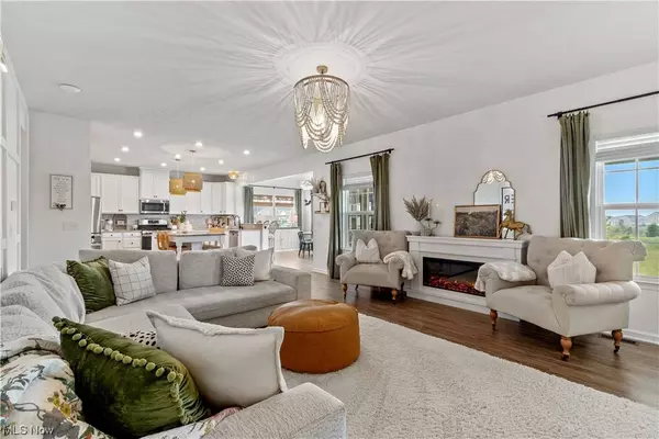 1660 Gate House ST NE, Canton, OH 44721