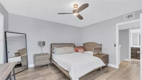 236 Charter Way #236, West Palm Beach, FL 33407