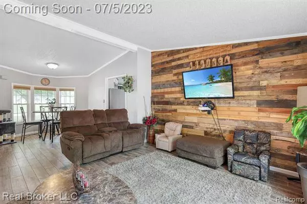 9349 MAPLE Street, New Lothrop, MI 48460