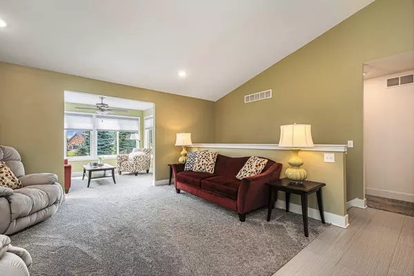 162 Brewer Park SE Circle, Grand Rapids, MI 49548