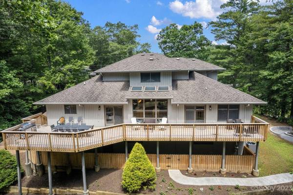 7 Azalea LN, Spruce Pine, NC 28777