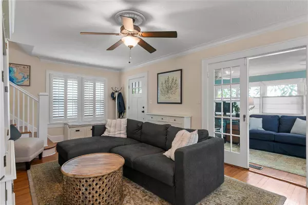 1140 OAK ST NE, St Petersburg, FL 33701