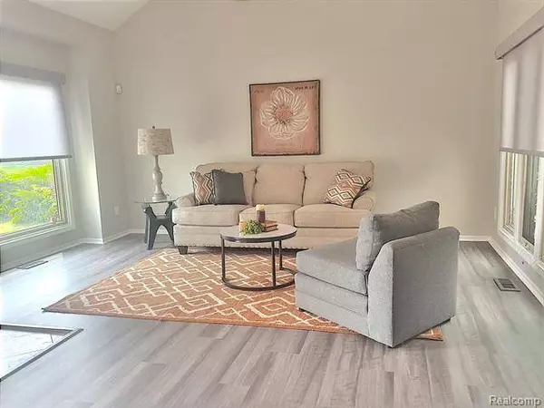 450 CLAIRPOINTE WOODS Drive, Detroit, MI 48215