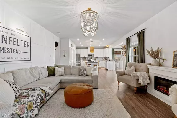 1660 Gate House ST NE, Canton, OH 44721