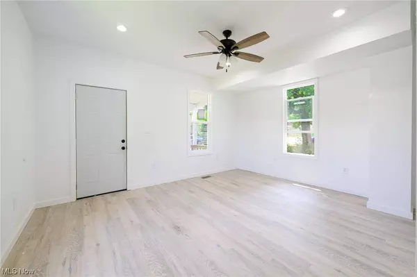 805 11th ST SE, Massillon, OH 44646