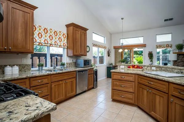 5801 Appaloosa PL, Rocklin, CA 95677