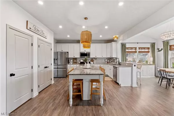 1660 Gate House ST NE, Canton, OH 44721