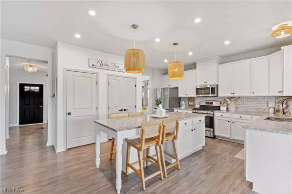 1660 Gate House ST NE, Canton, OH 44721