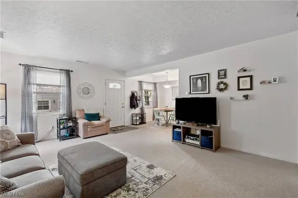 2480 Raber RD #B, Uniontown, OH 44685