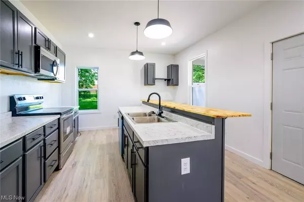 805 11th ST SE, Massillon, OH 44646