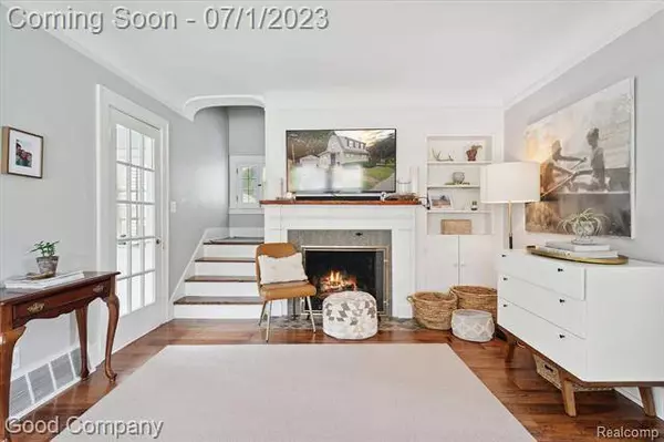 738 S PLEASANT Street, Royal Oak, MI 48067