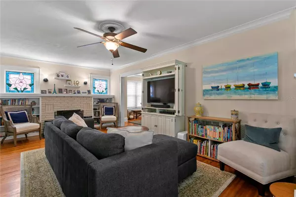 1140 OAK ST NE, St Petersburg, FL 33701