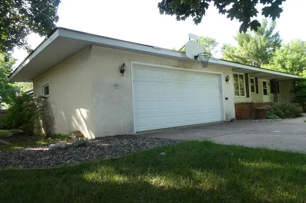 901 Eastwood LN, Anoka, MN 55303