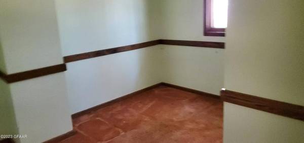 1241 EDGEWOOD Drive, Thief River Falls, MN 56701