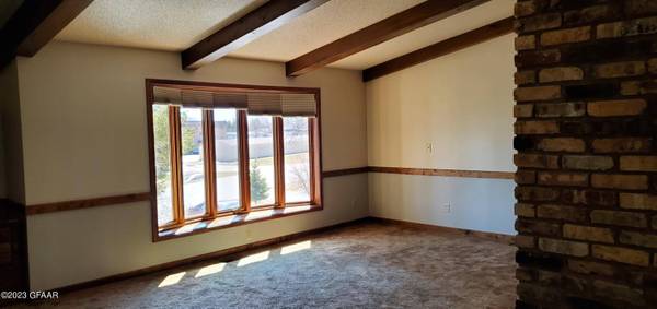 1241 EDGEWOOD Drive, Thief River Falls, MN 56701