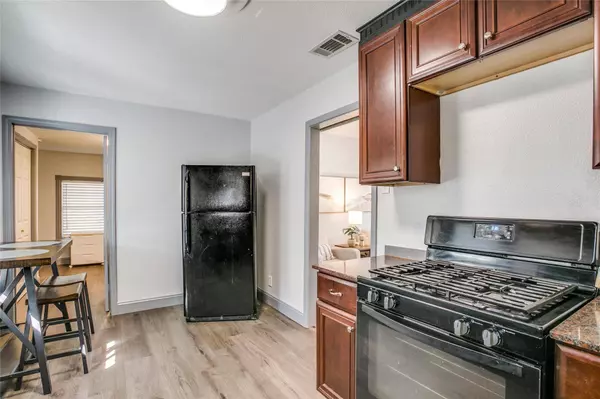 1134 Bellaire Drive, Grapevine, TX 76051