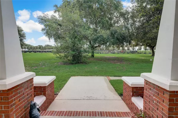 2906 N KINGSWAY RD, Thonotosassa, FL 33592